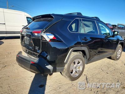 Trzecie zdjęcie samochodu z tyłu: 2025 TOYOTA RAV4 XLE VIN:2T3P1RFV0SW568508 - miniatura
