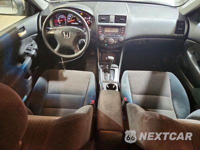 Zdjęcie 8 z 12 samochodu: 2003 HONDA ACCORD LX VIN:1HGCM56383A057191 - miniatura