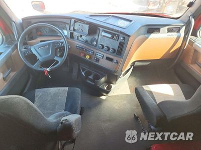 Zdjęcie 8 z 14 samochodu: 2020 FREIGHTLINER CASCADIA 126 VIN:3AKJHHDR7LSLJ7715 - miniatura