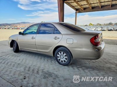 Drugie zdjęcie samochodu z przodu: 2002 TOYOTA CAMRY LE VIN:JTDBE32K020010296 - miniatura