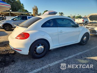 Trzecie zdjęcie samochodu z tyłu: 2016 VOLKSWAGEN BEETLE SE VIN:3VWJ17AT4GM602911 - miniatura