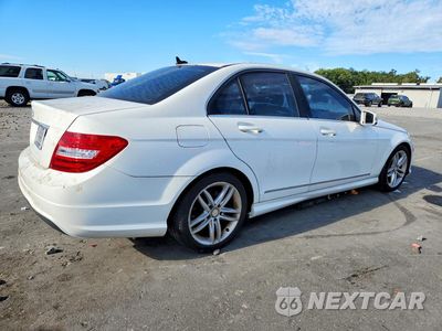 Trzecie zdjęcie samochodu z tyłu: 2013 MERCEDES-BENZ C 250 VIN:WDDGF4HB7DR257545 - miniatura