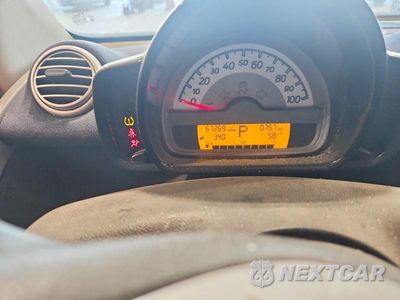 Zdjęcie 9 z 12 samochodu: 2011 SMART FORTWO PURE VIN:WMEEJ3BA7BK422656 - miniatura