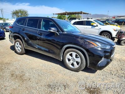 Czwarte zdjęcie samochodu z boku: 2022 TOYOTA HIGHLANDER LE VIN:5TDZZRAH6NS133890 - miniatura