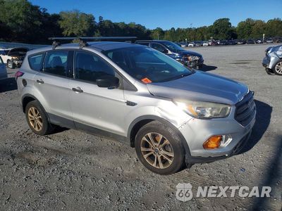 Czwarte zdjęcie samochodu z boku: 2017 FORD ESCAPE S VIN:1FMCU0F77HUD72442 - miniatura