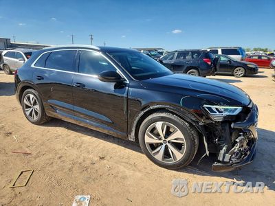 Czwarte zdjęcie samochodu z boku: 2024 AUDI Q8 E-TRON PREMIUM PLUS VIN:WA15AAGE5RB007080 - miniatura