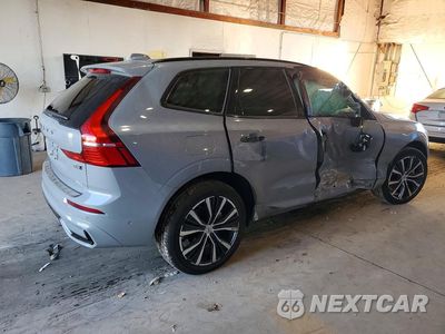 Trzecie zdjęcie samochodu z tyłu: 2025 VOLVO XC60 PLUS VIN:YV4M12RC4S1113371 - miniatura