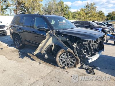 Czwarte zdjęcie samochodu z boku: 2025 TOYOTA SEQUOIA PLATINUM VIN:7SVAAABA7SX056286 - miniatura