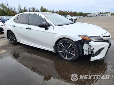 Czwarte zdjęcie samochodu z boku: 2018 TOYOTA CAMRY XSE VIN:4T1B61HK2JU052500 - miniatura