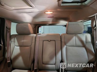 Zdjęcie 10 z 13 samochodu: 2006 JEEP COMMANDER LIMITED VIN:1J8HG58N96C305508 - miniatura