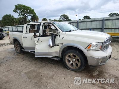 Czwarte zdjęcie samochodu z boku: 2017 RAM 1500 LARAMIE VIN:1C6RR6VT9HS655185 - miniatura