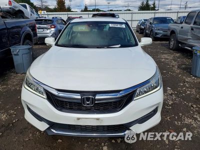 Piąte zdjęcie samochodu w środku: 2017 HONDA ACCORD TOURING VIN:1HGCR3F90HA018015 - miniatura