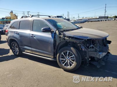 Czwarte zdjęcie samochodu z boku: 2019 TOYOTA HIGHLANDER XLE VIN:5TDKZRFHXKS296032 - miniatura