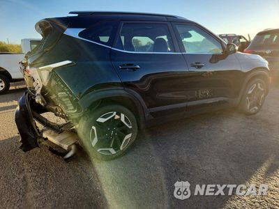 Trzecie zdjęcie samochodu z tyłu: 2024 KIA SELTOS SX VIN:KNDETCA74R7493812 - miniatura