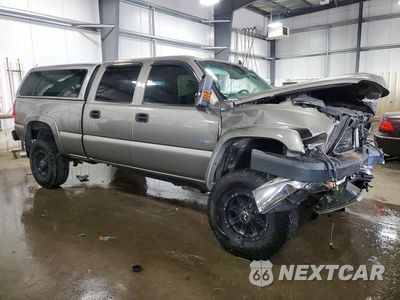 Czwarte zdjęcie samochodu z boku: 2006 CHEVROLET SILVERADO K2500 HEAVY DUTY VIN:1GCHK23DX6F203443 - miniatura