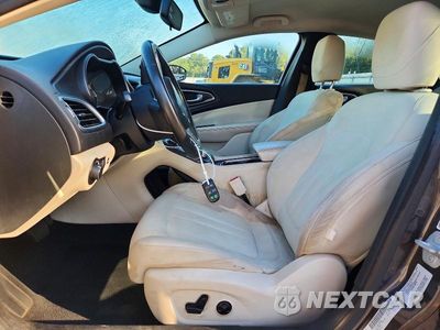 Zdjęcie 7 z 12 samochodu: 2015 CHRYSLER 200 LIMITED VIN:1C3CCCABXFN692628 - miniatura