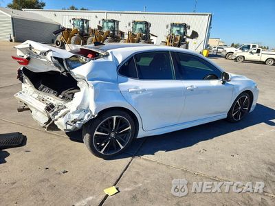 Trzecie zdjęcie samochodu z tyłu: 2020 TOYOTA CAMRY XSE VIN:4T1K61AK7LU504132 - miniatura