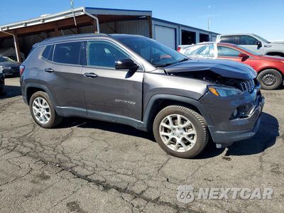 Czwarte zdjęcie samochodu z boku: 2024 JEEP COMPASS LATITUDE LUX VIN:3C4NJDFN4RT580527 - miniatura