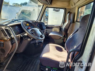 Zdjęcie 7 z 13 samochodu: 2017 VOLVO VN VNL - SEMI TRUCK VIN:4V4N39TG2HN988072 - miniatura