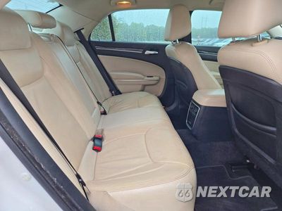 Zdjęcie 10 z 12 samochodu: 2015 CHRYSLER 300 LIMITED VIN:2C3CCAAG7FH785910 - miniatura