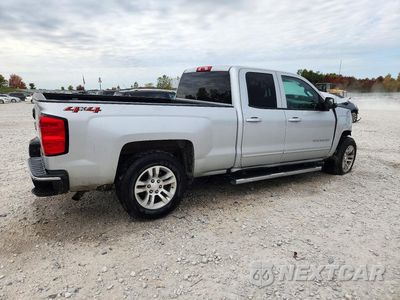 Trzecie zdjęcie samochodu z tyłu: 2018 CHEVROLET SILVERADO K1500 LT VIN:1GCVKREC1JZ172994 - miniatura