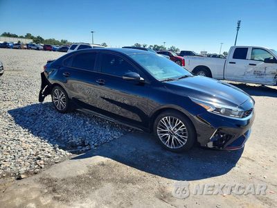 Czwarte zdjęcie samochodu z boku: 2023 KIA FORTE GT LINE VIN:3KPF54AD7PE519407 - miniatura
