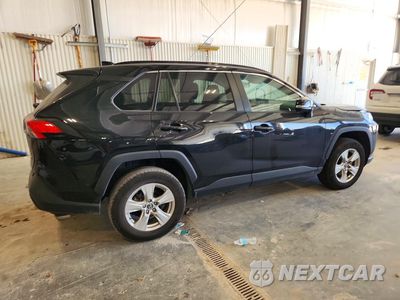 Trzecie zdjęcie samochodu z tyłu: 2019 TOYOTA RAV4 XLE VIN:2T3P1RFV9KC040953 - miniatura