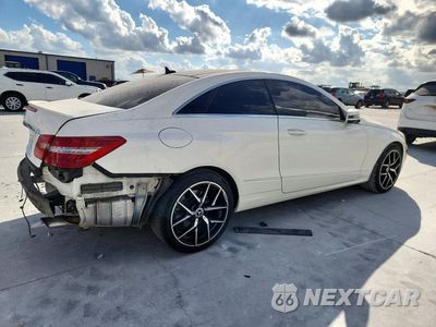 Trzecie zdjęcie samochodu z tyłu: 2013 MERCEDES-BENZ E 350 VIN:WDDKJ5KB6DF186198 - miniatura