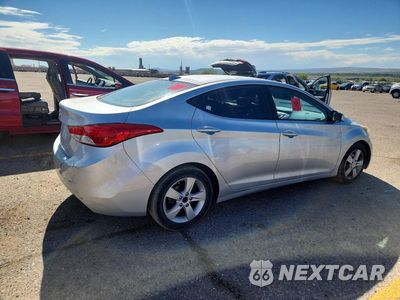 Trzecie zdjęcie samochodu z tyłu: 2013 HYUNDAI ELANTRA GLS VIN:5NPDH4AE8DH337584 - miniatura