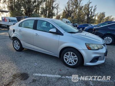 Czwarte zdjęcie samochodu z boku: 2017 CHEVROLET SONIC LS VIN:1G1JB5SG4H4148848 - miniatura