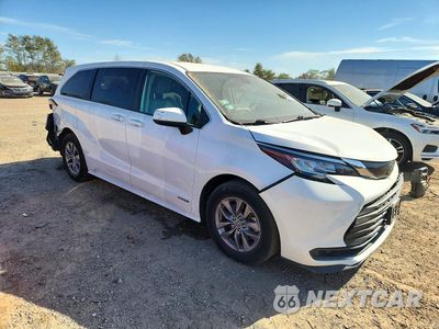 Czwarte zdjęcie samochodu z boku: 2021 TOYOTA SIENNA LE VIN:5TDKRKEC3MS043134 - miniatura