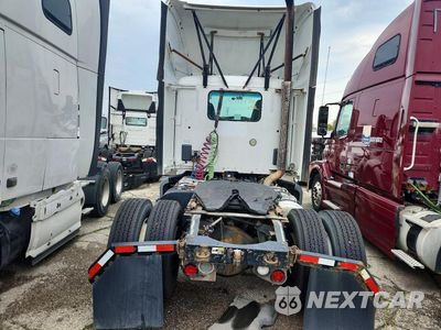 Zdjęcie 6 z 12 samochodu: 2016 PETERBILT 579 SEMI TRUCK VIN:1XPBA48X6GD339684 - miniatura