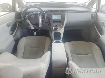 Zdjęcie 8 z 12 samochodu: 2013 TOYOTA PRIUS THREE VIN:JTDKN3DU6D1730827 - miniatura