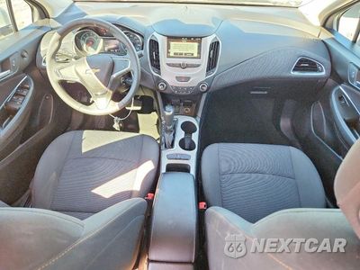 Zdjęcie 8 z 12 samochodu: 2018 CHEVROLET CRUZE LS VIN:1G1BC5SM6J7227417 - miniatura
