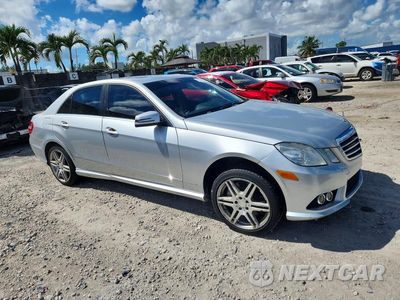 Czwarte zdjęcie samochodu z boku: 2010 MERCEDES-BENZ E 550 VIN:WDDHF7CB4AA197957 - miniatura