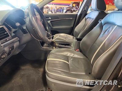 Zdjęcie 7 z 10 samochodu: 2010 LINCOLN MKZ VIN:3LNHL2JC6AR608021 - miniatura