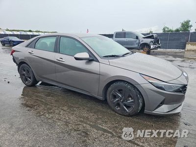 Czwarte zdjęcie samochodu z boku: 2021 HYUNDAI ELANTRA SEL VIN:KMHLM4AG3MU176328 - miniatura
