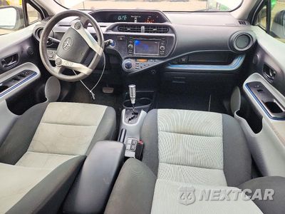 Zdjęcie 8 z 13 samochodu: 2013 TOYOTA PRIUS C THREE VIN:JTDKDTB3XD1044559 - miniatura