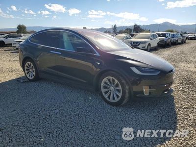 Czwarte zdjęcie samochodu z boku: 2016 TESLA MODEL X VIN:5YJXCBE25GF028514 - miniatura