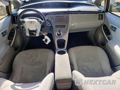 Zdjęcie 8 z 13 samochodu: 2015 TOYOTA PRIUS TWO VIN:JTDKN3DU1F1876331 - miniatura