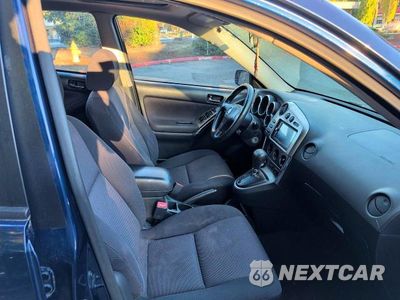 Piąte zdjęcie samochodu w środku: 2004 TOYOTA MATRIX XR VIN:2T1KR32E84C217915 - miniatura