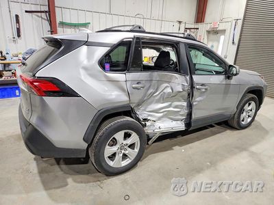 Trzecie zdjęcie samochodu z tyłu: 2020 TOYOTA RAV4 XLE VIN:2T3P1RFVXLC090410 - miniatura