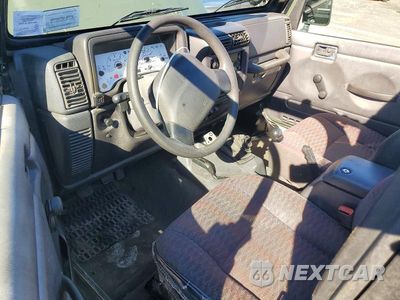 Zdjęcie 8 z 13 samochodu: 1999 JEEP WRANGLER / TJ SPORT VIN:1J4FY19S1XP460132 - miniatura