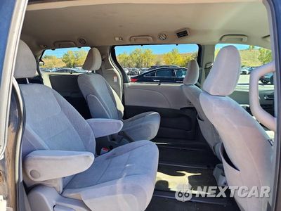 Zdjęcie 11 z 13 samochodu: 2017 TOYOTA SIENNA LE VIN:5TDJZ3DCXHS177194 - miniatura