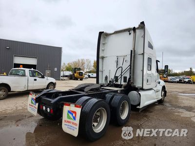 Trzecie zdjęcie samochodu z tyłu: 2021 KENWORTH T680 SEMI TRUCK VIN:1XKYDP9X4MJ458726 - miniatura