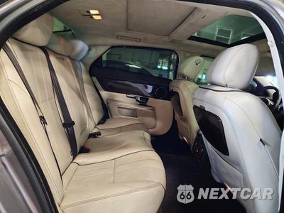 Zdjęcie 10 z 13 samochodu: 2011 JAGUAR XJL VIN:SAJWA2GB4BLV06749 - miniatura