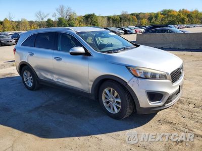 Czwarte zdjęcie samochodu z boku: 2017 KIA SORENTO VIN:5XYPGDA58HG225008 - miniatura