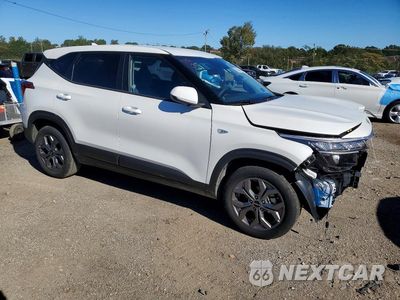 Czwarte zdjęcie samochodu z boku: 2026 KIA SELTOS LX VIN:KNDEP2AA8T7890554 - miniatura