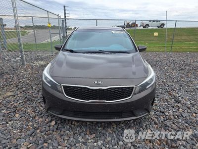 Piąte zdjęcie samochodu w środku: 2017 KIA FORTE LX VIN:3KPFK4A79HE035050 - miniatura