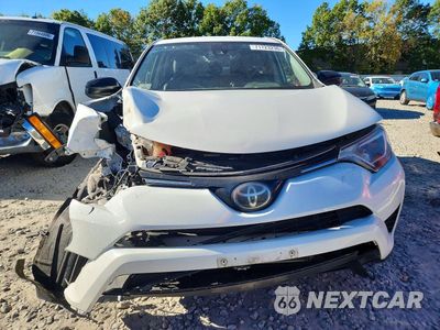 Piąte zdjęcie samochodu w środku: 2017 TOYOTA RAV4 LE VIN:JTMBFREV7HJ171429 - miniatura